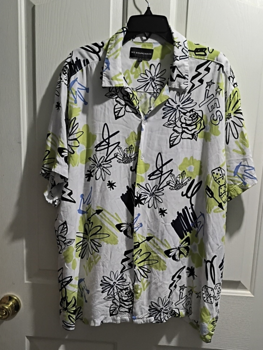 No Boundaries Men’s White Graphic Short-Sleeve Shirt - Lime & Black Print